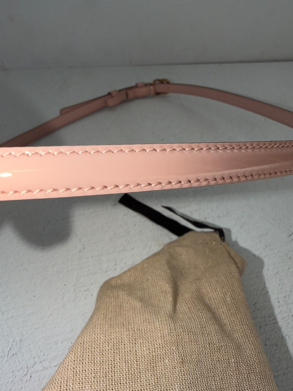 Gucci Slim Patent Leather Belt in Pale Pink with Gold Double G - Picture 10 of 11
